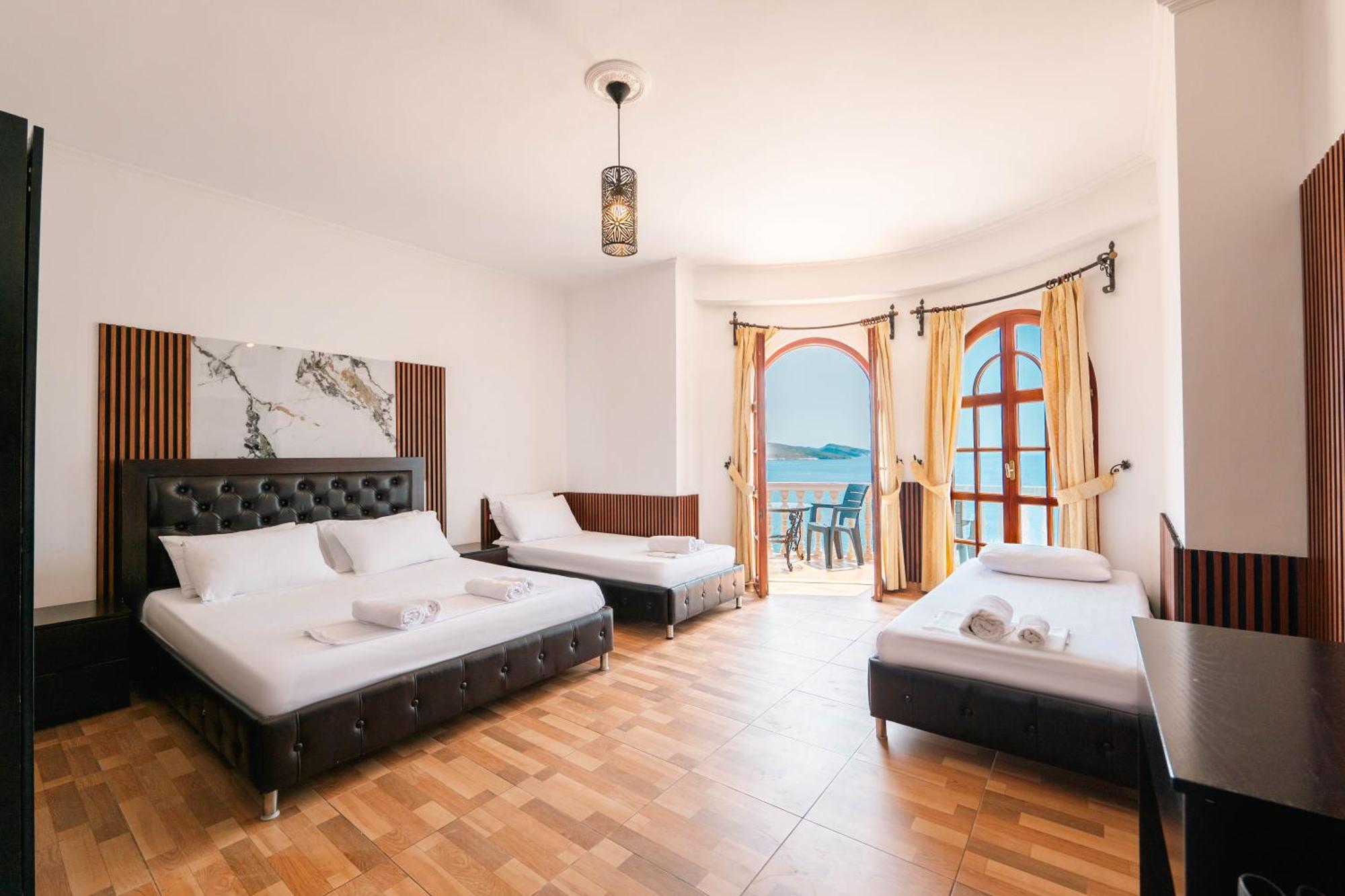 Szálloda Monte Cristo - Rooftop Pool Saranda